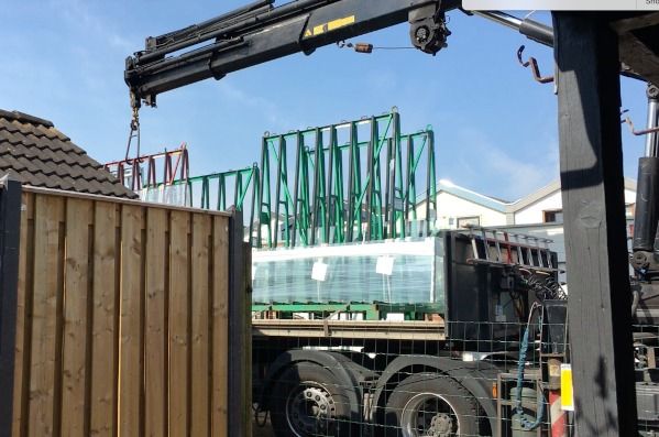 levering glas met kraan