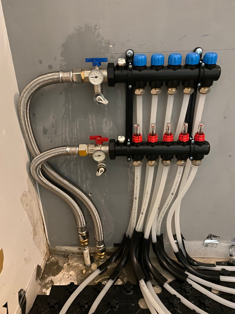 vloerverwarming verdeler bovenverdieping